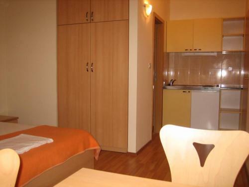 Apartments With Wifi Omis - 4654
