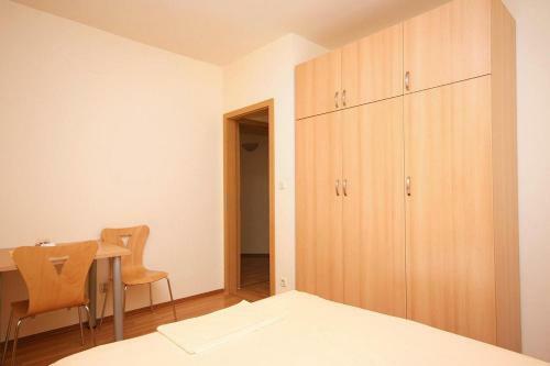 Apartments With Wifi Omis - 4654