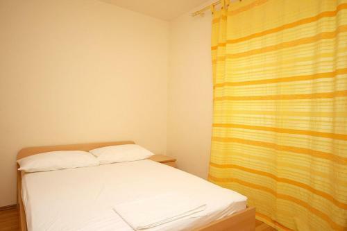 Apartments With Wifi Omis - 4654