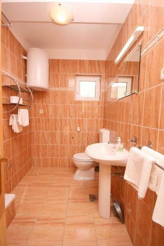 Apartments With Wifi Omis - 4654