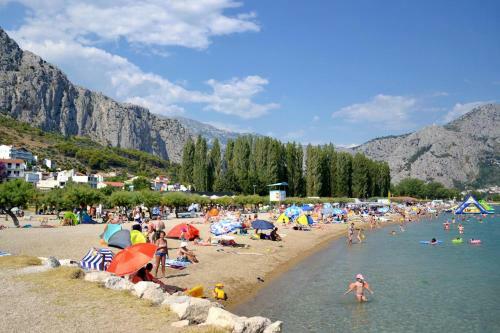 Apartments With Wifi Omis - 4654