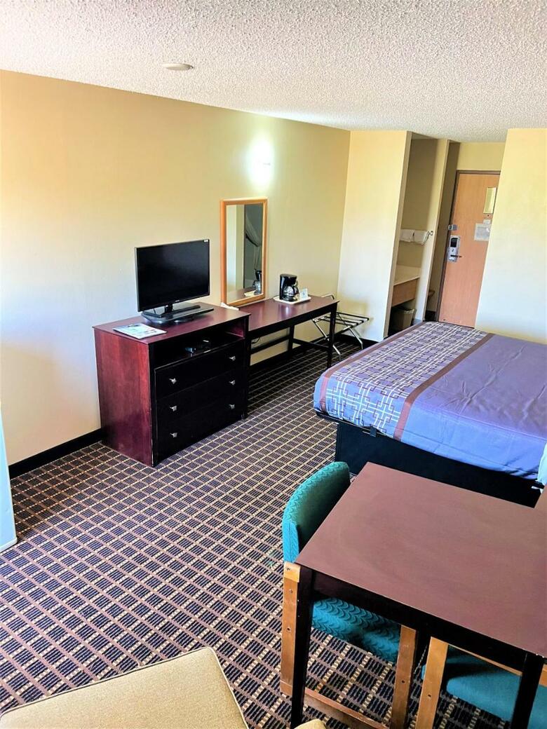 Hotel Designer Inn And Suites