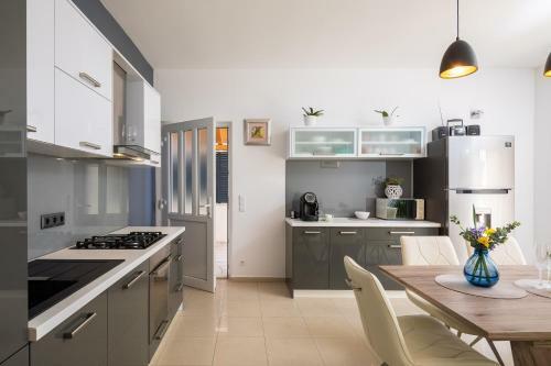 Mba Modern Beach Apartments