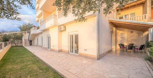 Mba Modern Beach Apartments