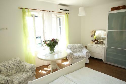 Croatian Beach House Omi?