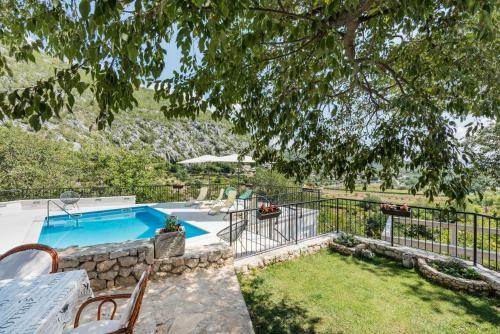 Villa Jj