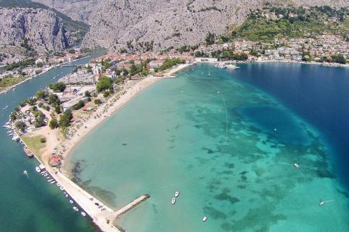 Apartments With A Parking Space Omis - 16952