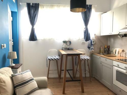 Omi? Sweet Navy Apartment