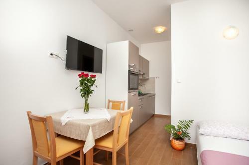 Ap Punta Next To Sandy Beach, Apartment With Garden