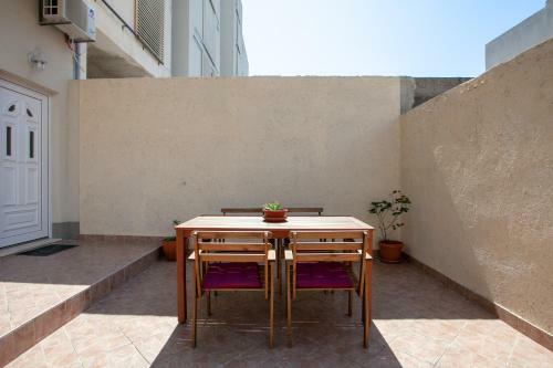 Ap Punta Next To Sandy Beach, Apartment With Garden