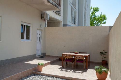 Ap Punta Next To Sandy Beach, Apartment With Garden