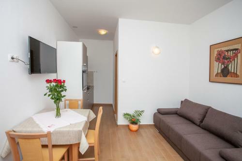 Ap Punta Next To Sandy Beach, Apartment With Garden