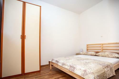 Ap Punta Next To Sandy Beach, Apartment With Garden