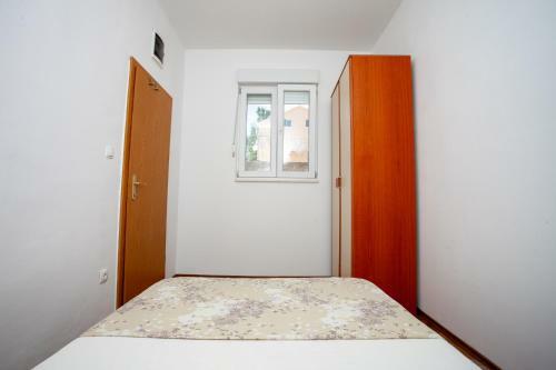 Ap Punta Next To Sandy Beach, Apartment With Garden