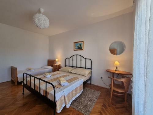 Cozy Apartment With A Spacious Seafront Terrace