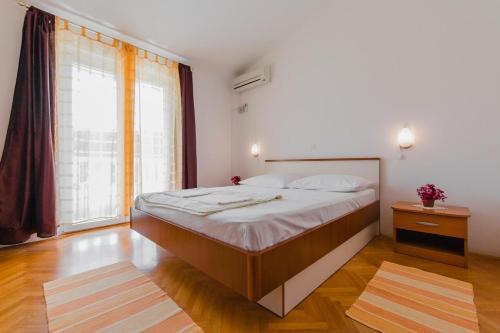 Apartments With A Parking Space Duce, Omis - 2773