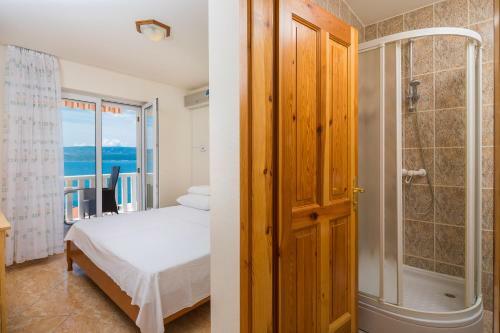 Sun City Apartments & Restaurant