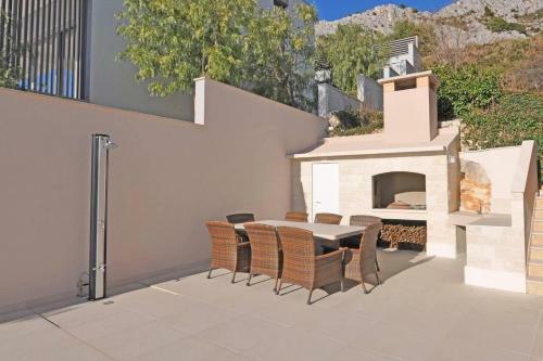 Villa Iva With Sea View And Pool