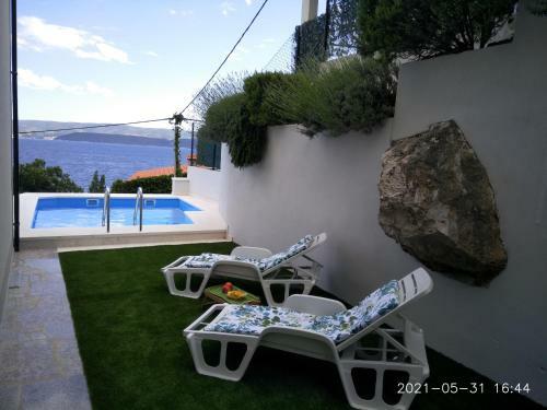 Private Pool And Sea View Apartment