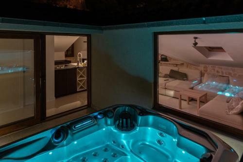 Charming Stone Apartment With Jacuzzi In Center Of Omi?