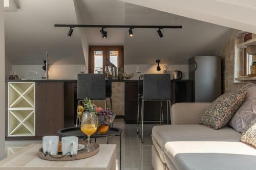 Charming Stone Apartment With Jacuzzi In Center Of Omi?