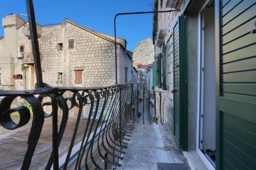 Apartments With A Parking Space Omis - 19051