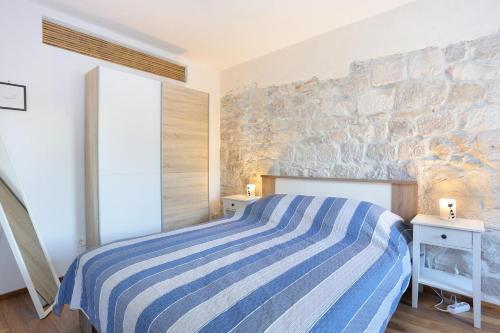 Apartments With A Parking Space Omis - 19051