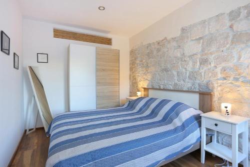 Apartments With A Parking Space Omis - 19051