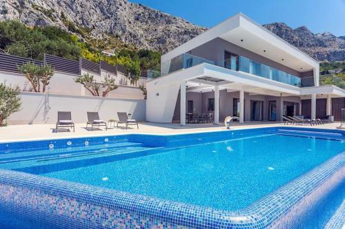 Luxurious Villa Ada; Hot Tub, Sauna, Gym, Pool
