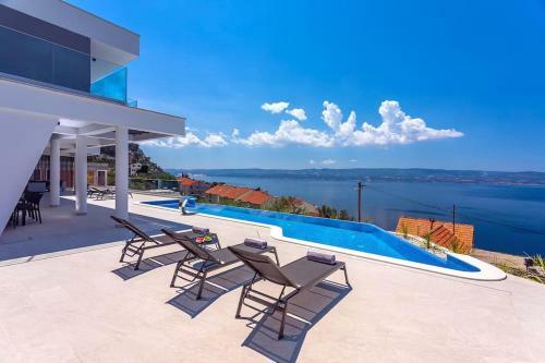 Luxurious Villa Ada; Hot Tub, Sauna, Gym, Pool