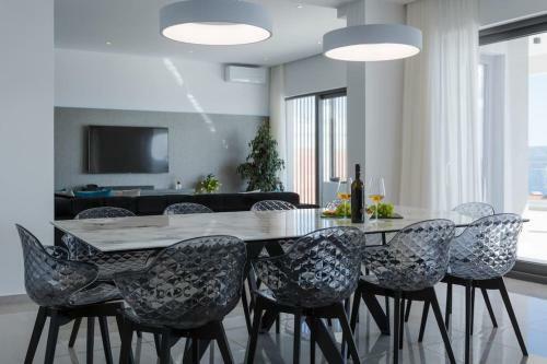 Luxurious Villa Ada; Hot Tub, Sauna, Gym, Pool