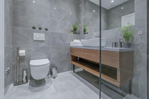 Luxurious Villa Ada; Hot Tub, Sauna, Gym, Pool