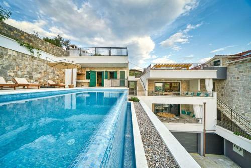 Villa Shoreline