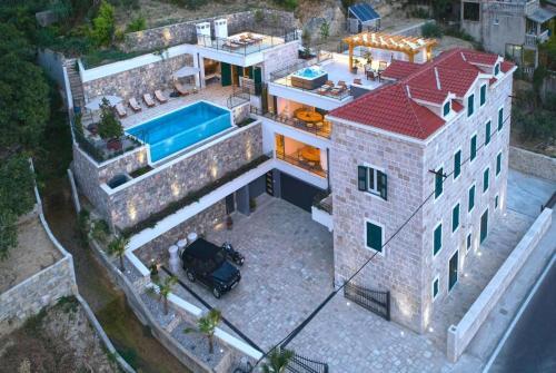 Villa Shoreline