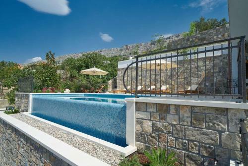 Villa Shoreline