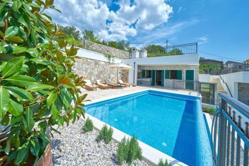 Villa Shoreline