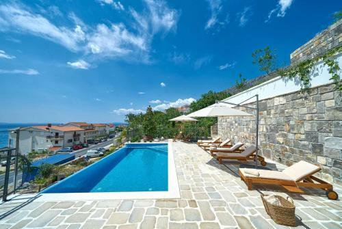 Villa Shoreline