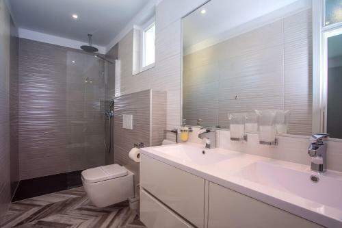 Luxury Villa Pocrnja -heated Pool, Sauna, Jacuzzi, Pool Table