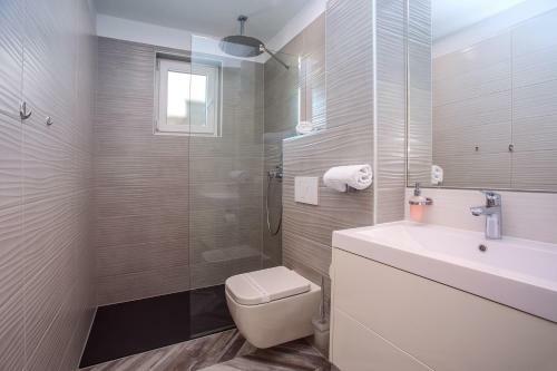 Luxury Villa Pocrnja -heated Pool, Sauna, Jacuzzi, Pool Table