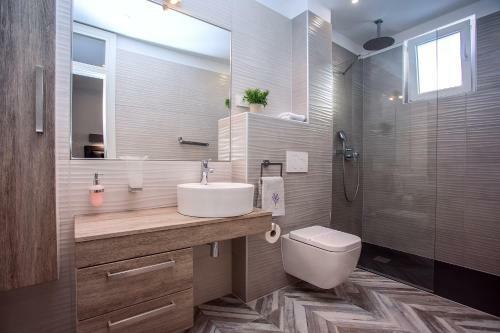 Luxury Villa Pocrnja -heated Pool, Sauna, Jacuzzi, Pool Table