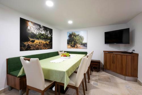 Moon Stone Residence Pag
