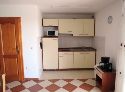Zora's Apartments
