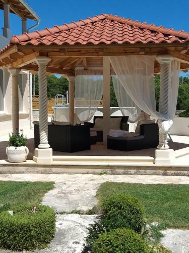 Villa Holiday Home Rajna