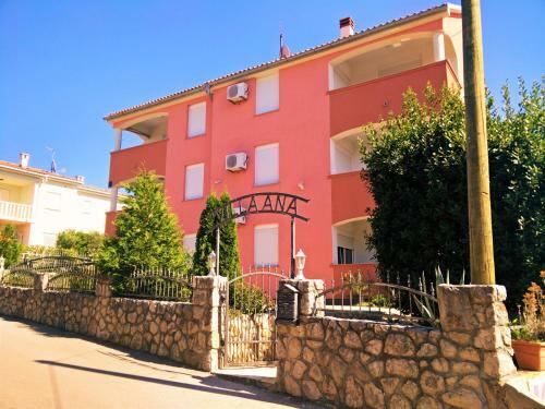 Apartamentos Villa Ana