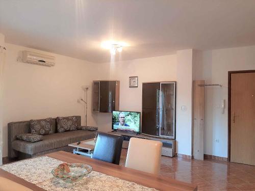 Apartment In Malinska/insel Krk 36342