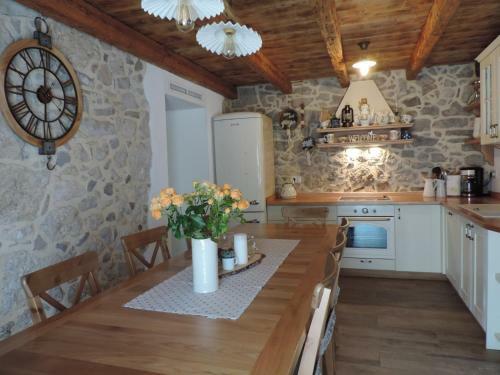 Three Bedroom Stone Villa Lusa With A Pool