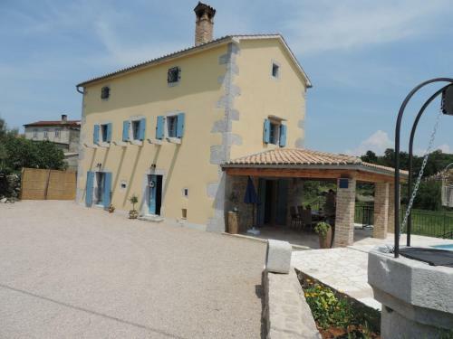 Three Bedroom Stone Villa Lusa With A Pool