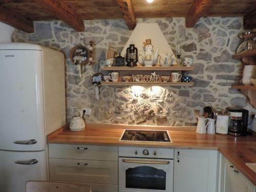 Three Bedroom Stone Villa Lusa With A Pool