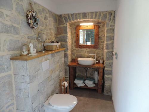 Three Bedroom Stone Villa Lusa With A Pool