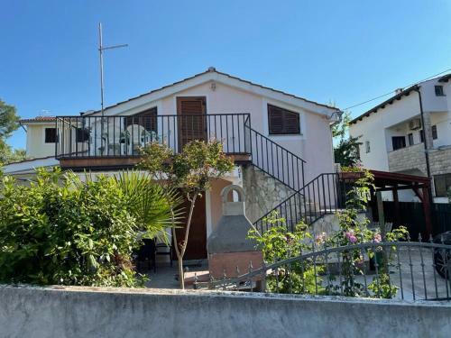 Hostal Apartments Pape